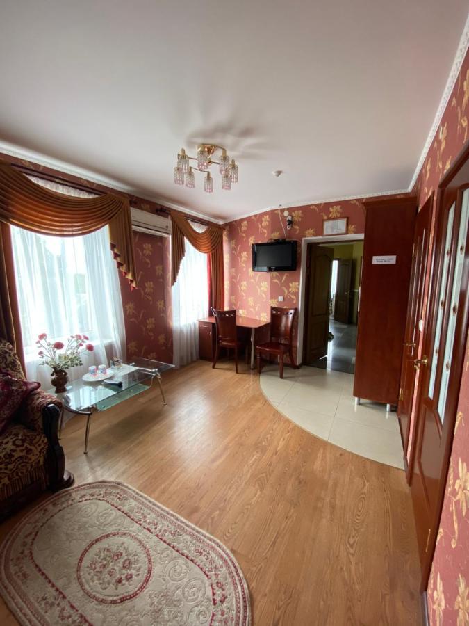Золотий Лев Otel Zvenyhorodka Dış mekan fotoğraf
